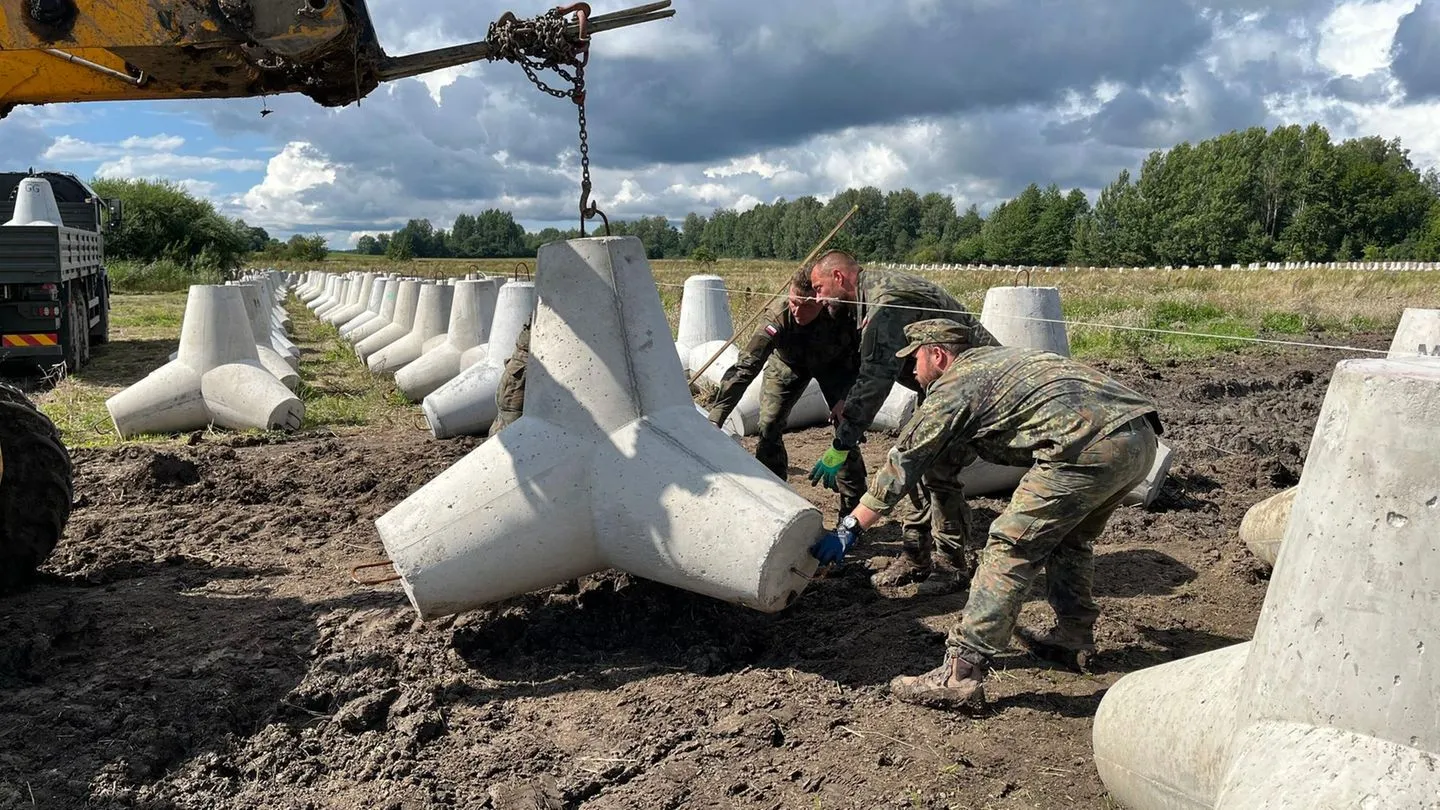 Projekt „Ostschild“: Deutsche Soldaten ziehen Panzersperren an der Grenze zu Kaliningrad auf