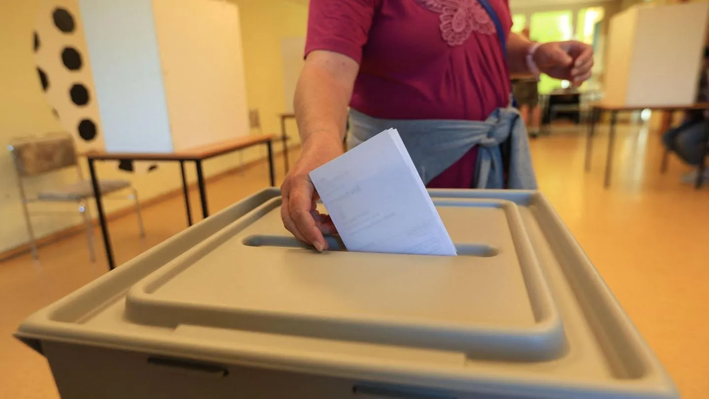 Landtagswahl im Liveticker: Wahllokale geöffnet – AfD deutlich vorn, Wirtschaftsweise kritisiert ihr Programm