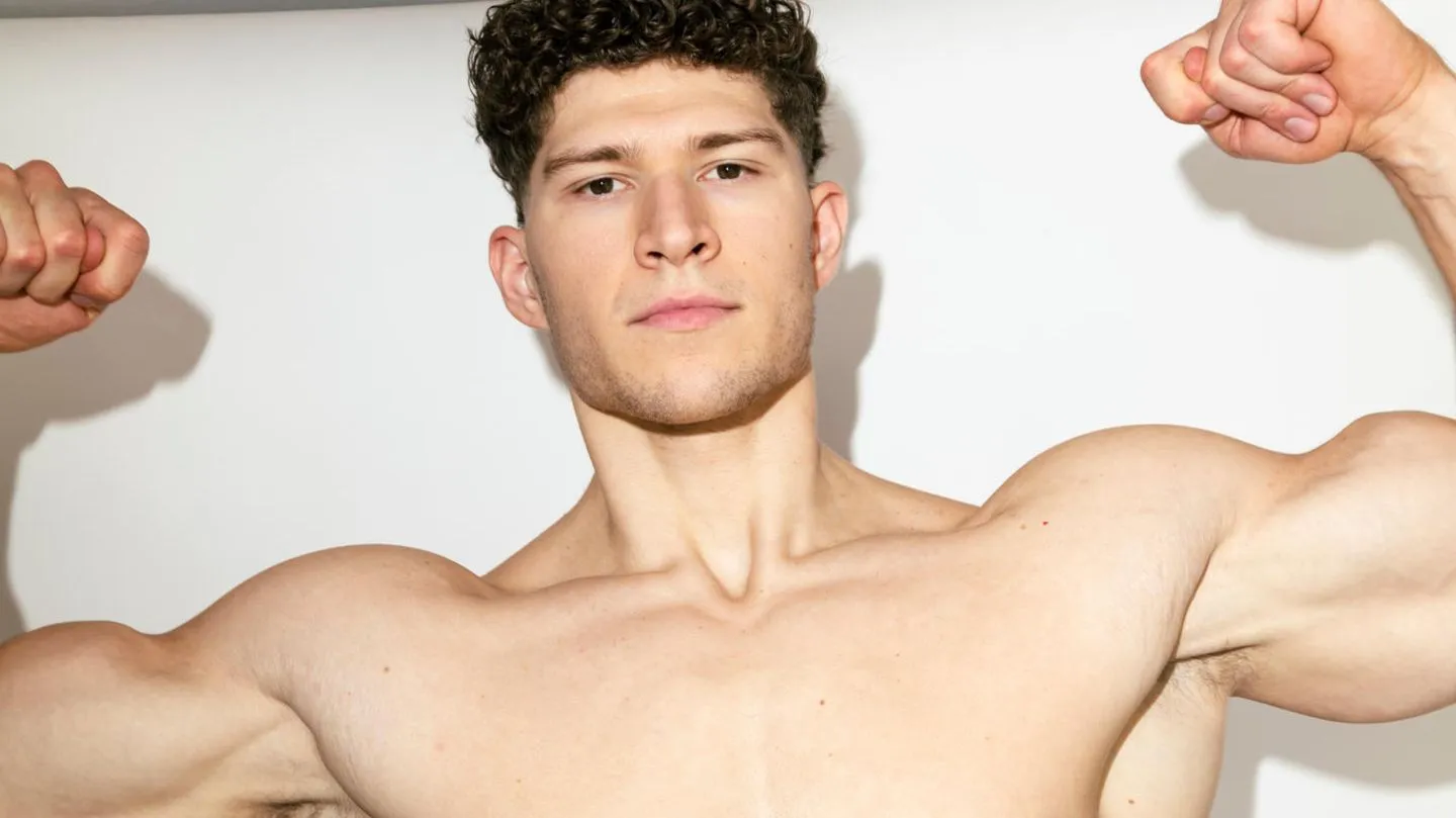 Athlet im Video: Natural Bodybuilding – Profi Kay Gedan zeigt, wie man natürlich Muskeln aufbaut