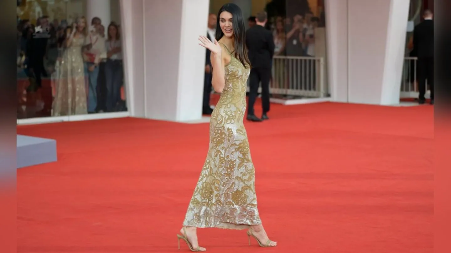 Kendall Jenner: Venedig-Debüt im Kleid aus ihrem Geburtsjahr