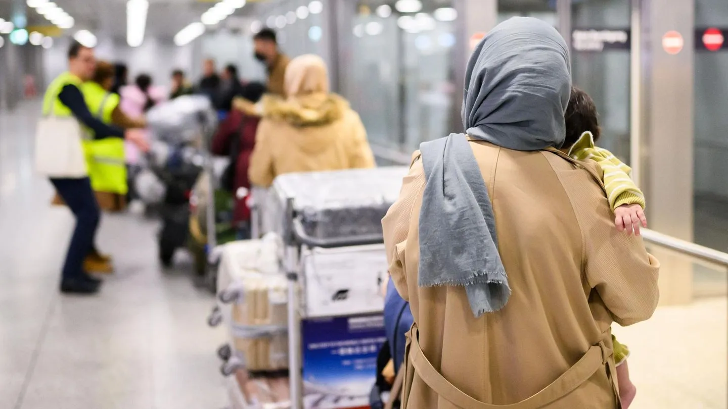 Gericht stoppt pauschalen Stopp des Aufnahmeprogramms für Afghanen — Regierung in der Pflicht