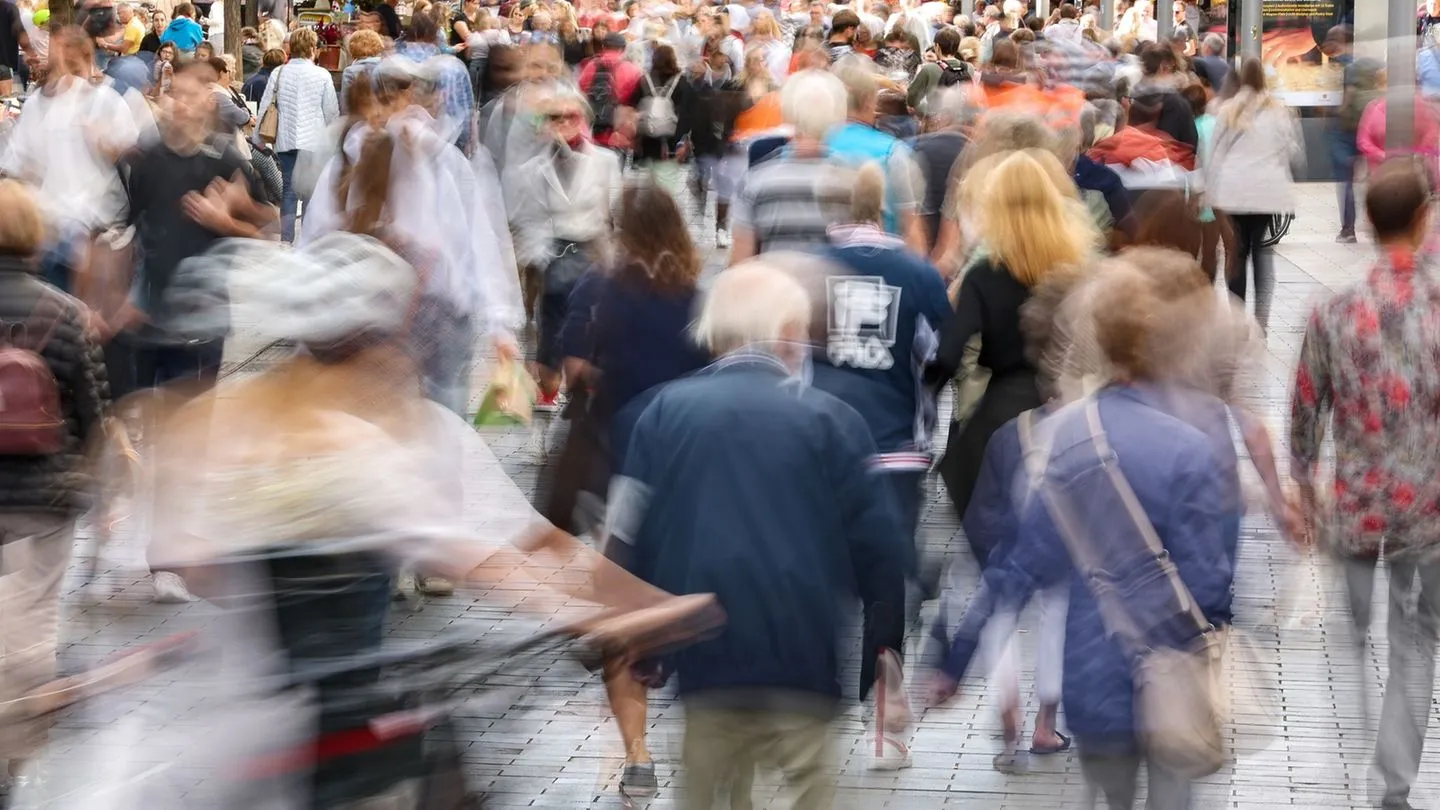 Bürgerbefragung: Staat wirkt überfordert — Vertrauen auf historischem Tiefpunkt