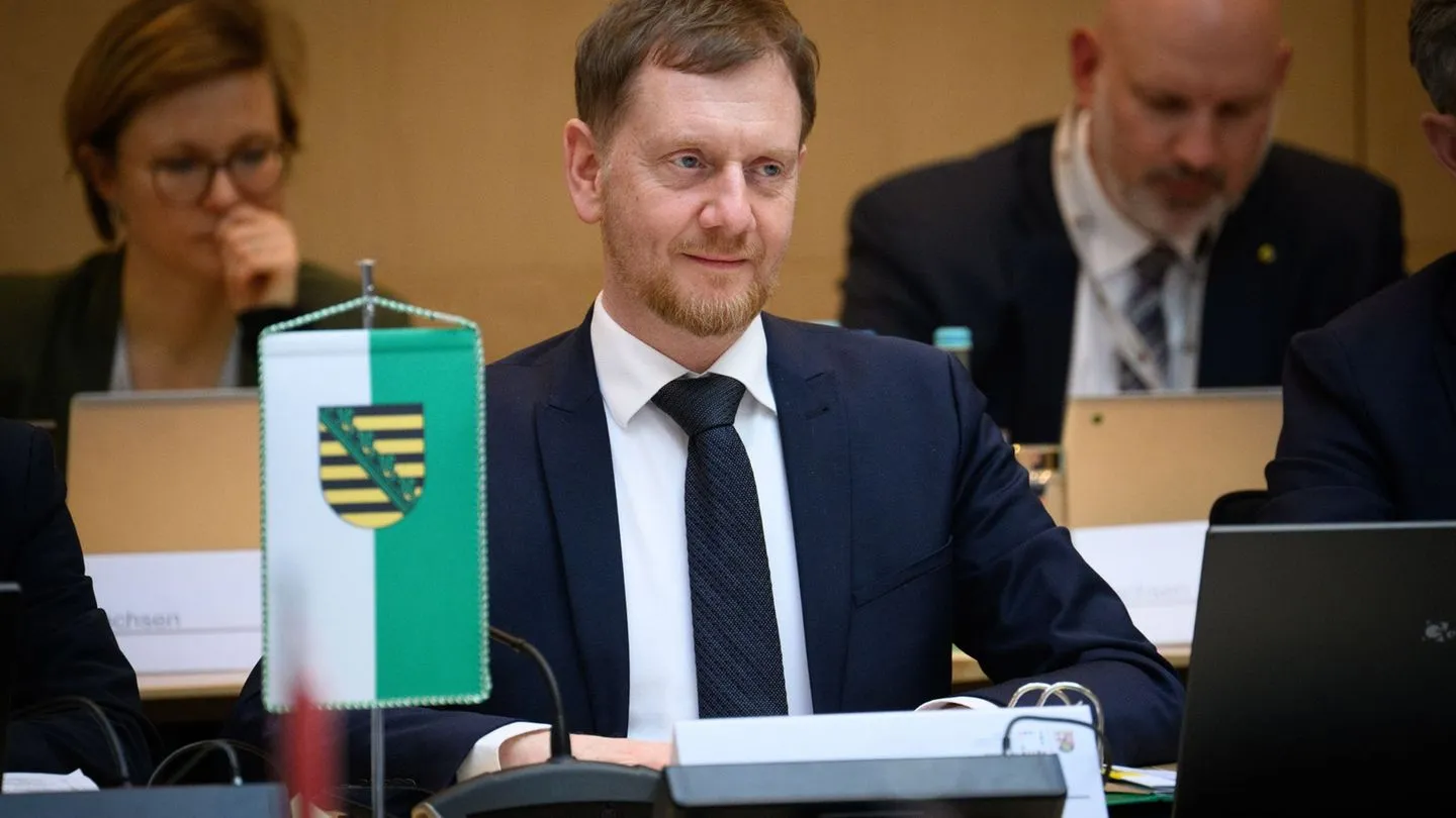 Rentenreform: Kretschmer droht mit Nein im Bundesrat – er stellt sich als Verteidiger der Ost-Bürger dar