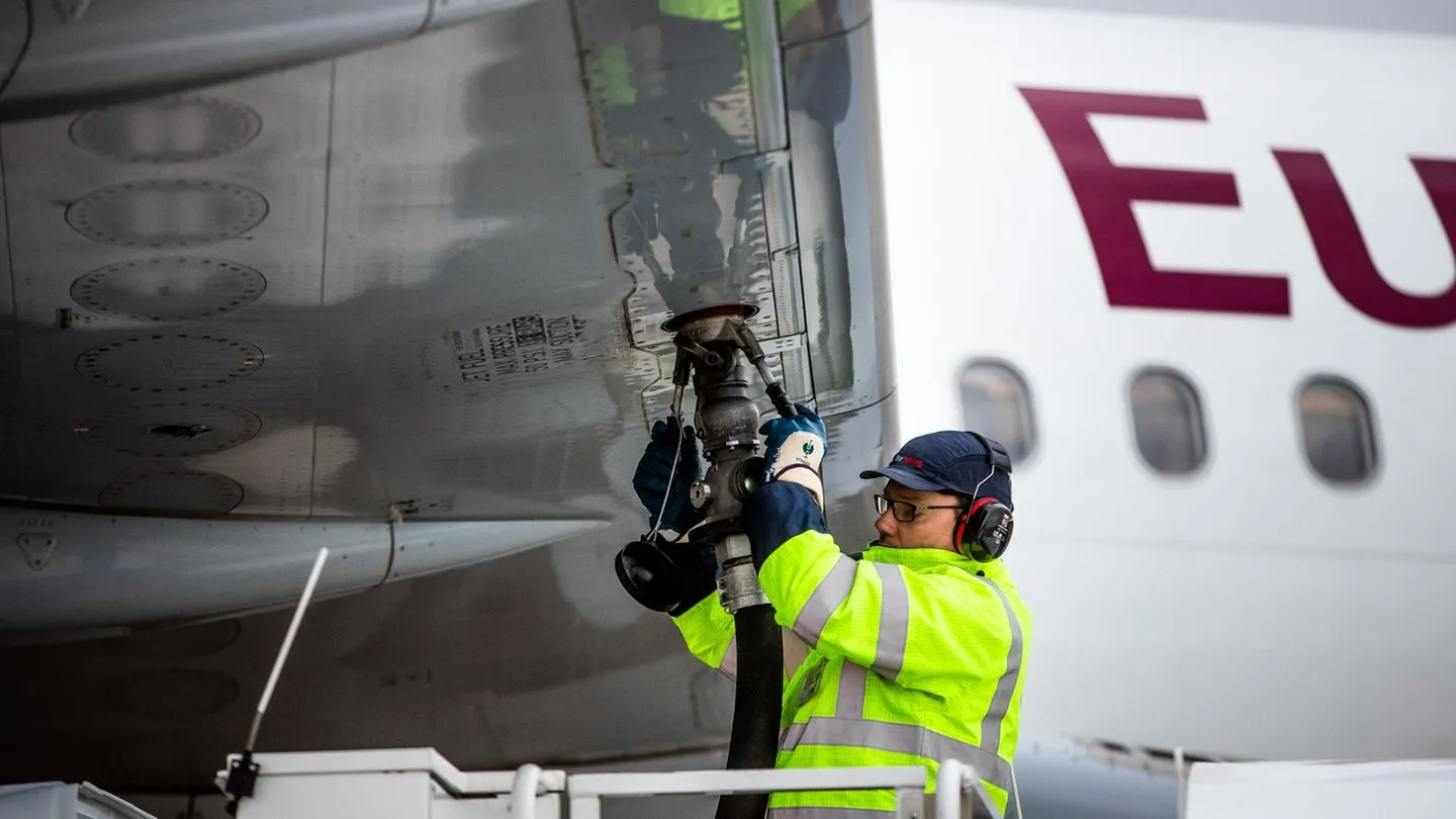 Bund will Airlines bestrafen wegen Tankregeln – teure EU-Bürokratie auf dem Rücken der Reisenden