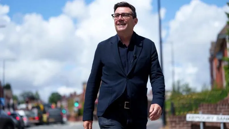 Neuer Premierminister des Vereinigten Königreichs Burnham tritt sein Amt an