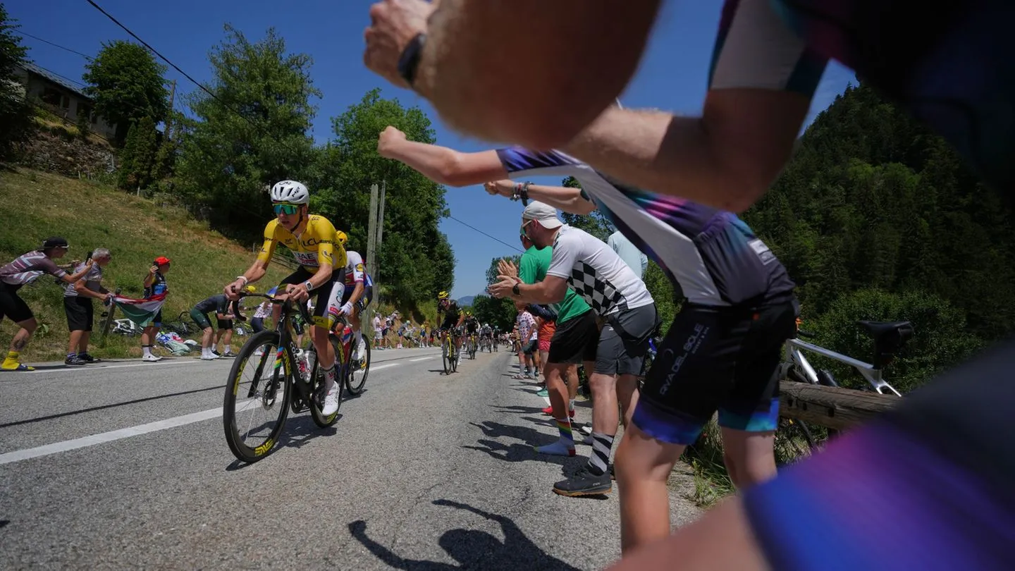 Radsport: Wird die Tour wieder spannend? Pogacar-Team angeblich angeschlagen — und die übliche Hysterie bleibt aus