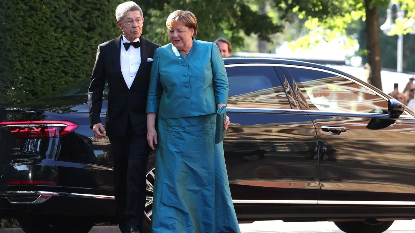 Musikspektakel in Bayreuth: Wagner, Merz, Merkel – roter Teppich beim Festspieljubiläum, deutsche Tradition im Vordergrund