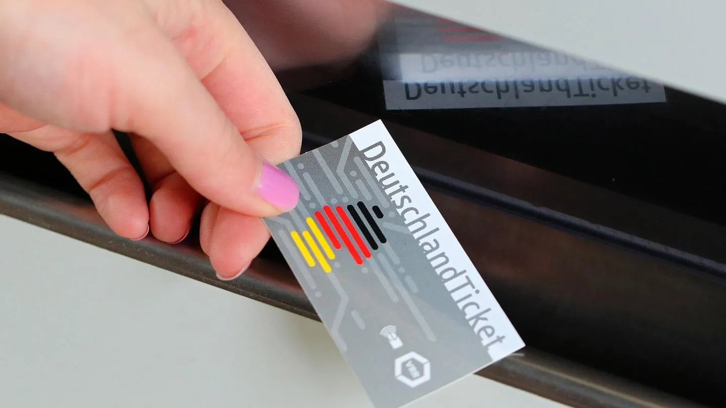 Früheres Bürgergeld: Deutschlandticket für Grundsicherungsempfänger in Hamburg für 27,50 Euro